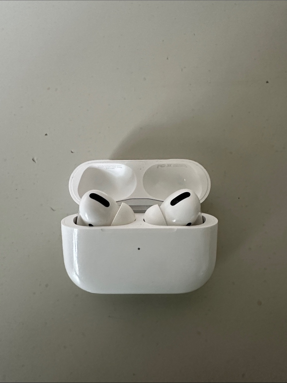 Apple AirPods Pro 1st Generation - White Very Clean See Description - Trending